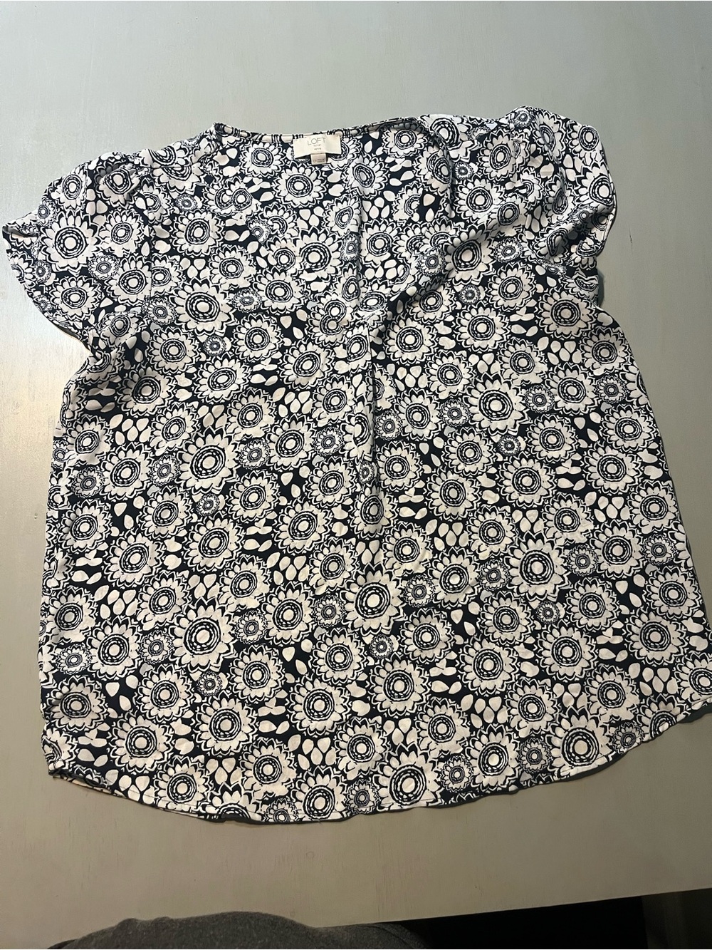 LOFT Outlet Black White Floral Print Short Sleeve Top Petite LP
